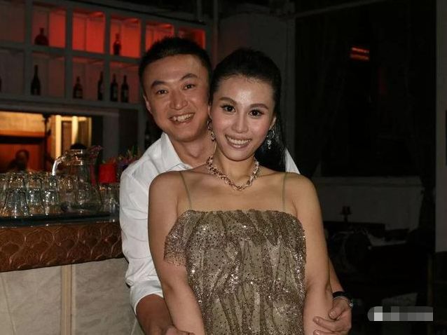 获18个冠军,与前妻离婚赔千万财产,今创业身价过亿,二婚娶美妻