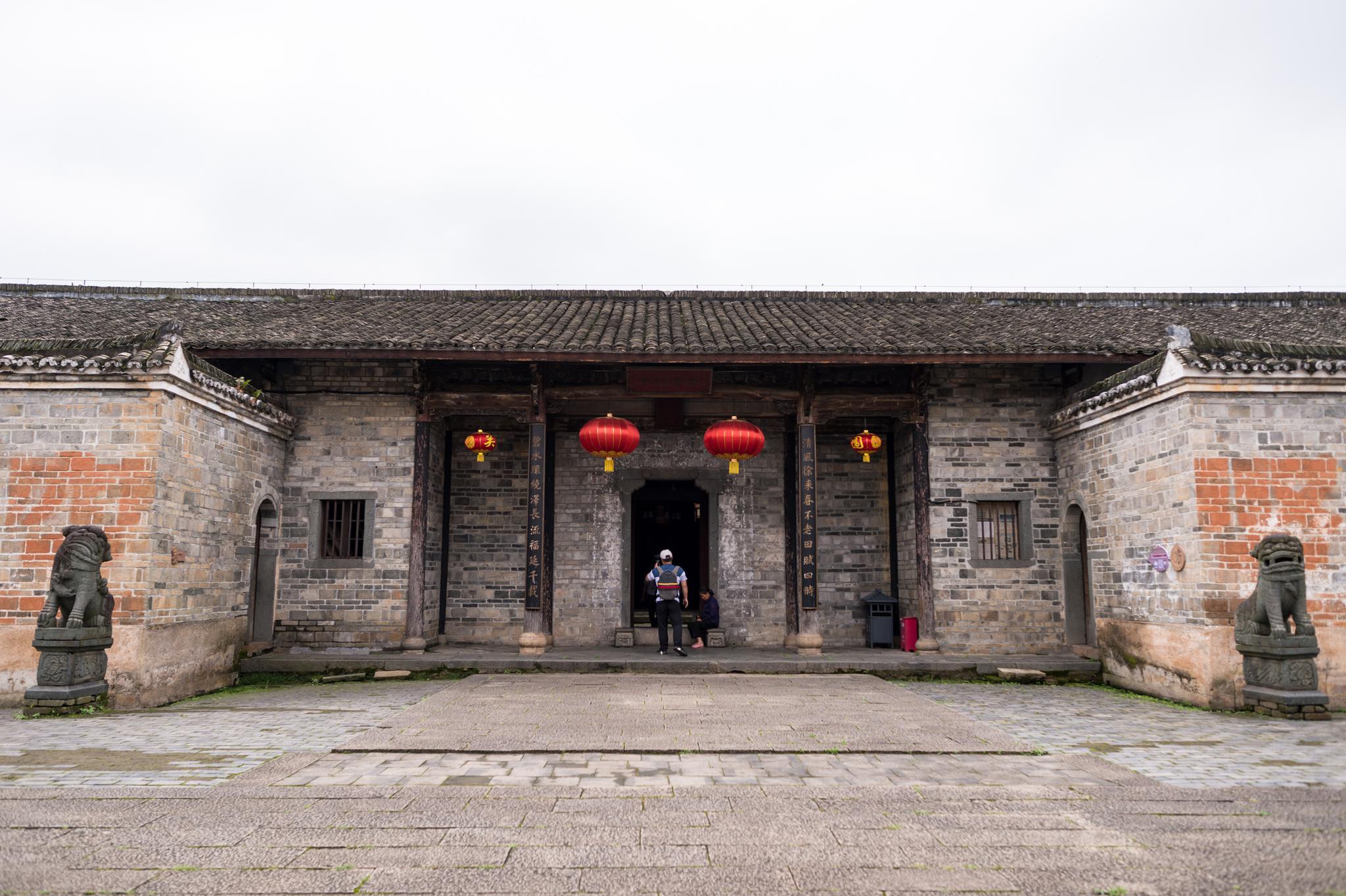 龙南关西新围我国保存完好的客家围屋代表距今200多年