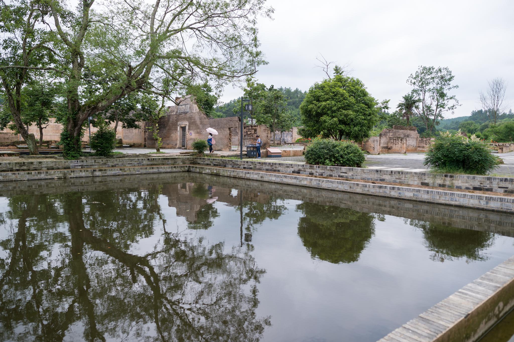 龙南关西新围我国保存完好的客家围屋代表距今200多年
