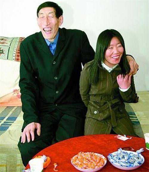 12年前,中国第一巨人不顾大夫反对,坚持要生娃,如今娃长这样|鲍喜顺