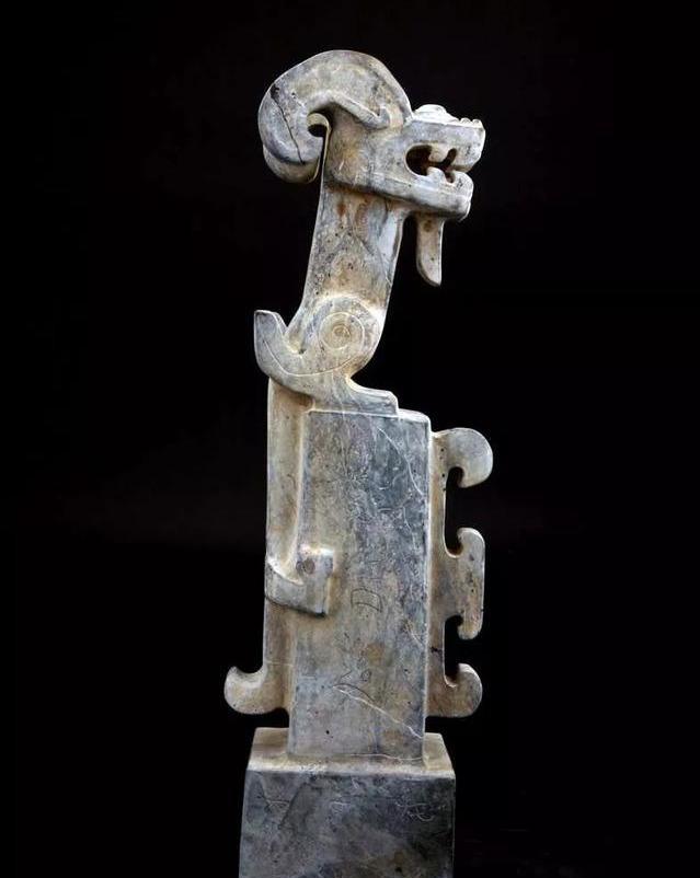 三星堆出土一枚龙印可是龙印上有四个诡异印文谁也不认识