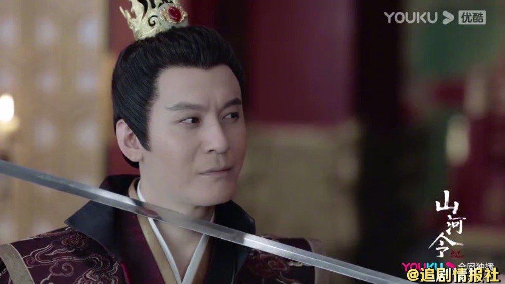 周子舒拿回了自己的白衣剑,架在晋王的脖子上
