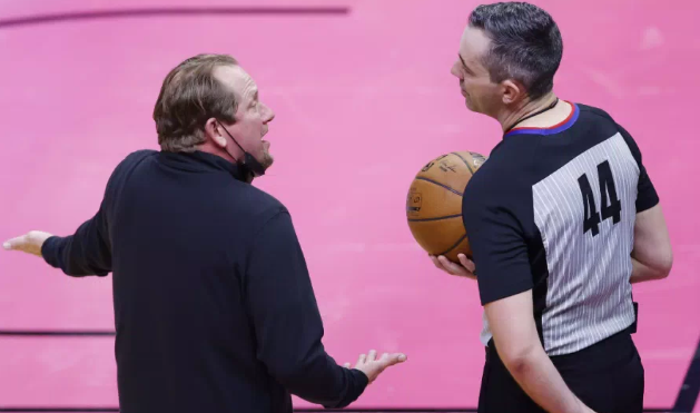 官方!猛龙主帅输急眼了!扔掉口罩,当场辱骂裁判,被罚5万美元休闲区蓝鸢梦想 - Www.slyday.coM 官方!猛龙主帅输急眼了!扔掉口罩,当场辱骂裁判,被罚5万美元休闲区蓝鸢梦想 - Www.slyday.coM