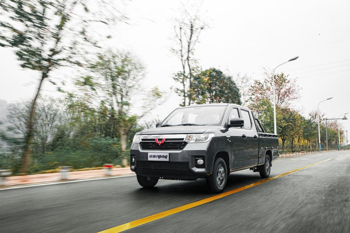 五菱新造的皮卡有点强不仅价格超级便宜而且还比猛禽能装