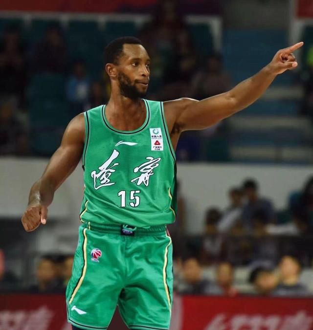 辽宁外援弗格现身沈阳,杜峰祝贺胡明轩,易建联正式表态|cba|弗格|胡