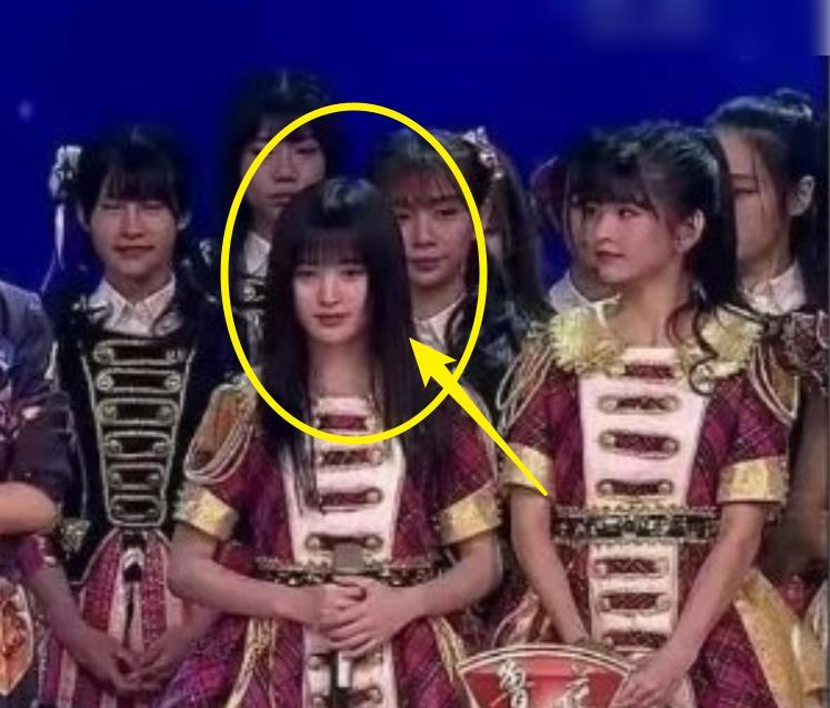 蔡徐坤鞠婧祎五年前同框照被扒看清二人五官谁动了脸蛋很显然