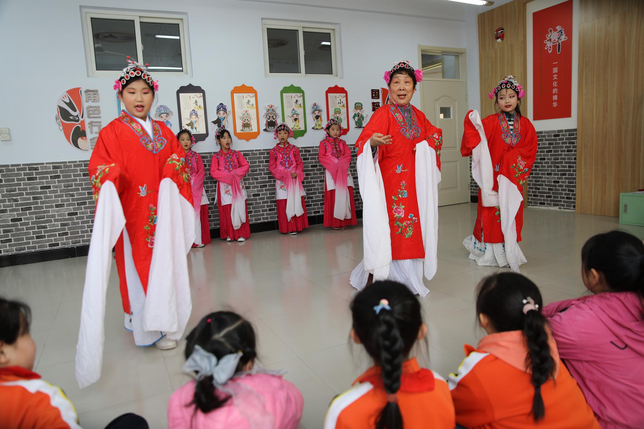 河北承德:传承京剧艺术 弘扬传统文化