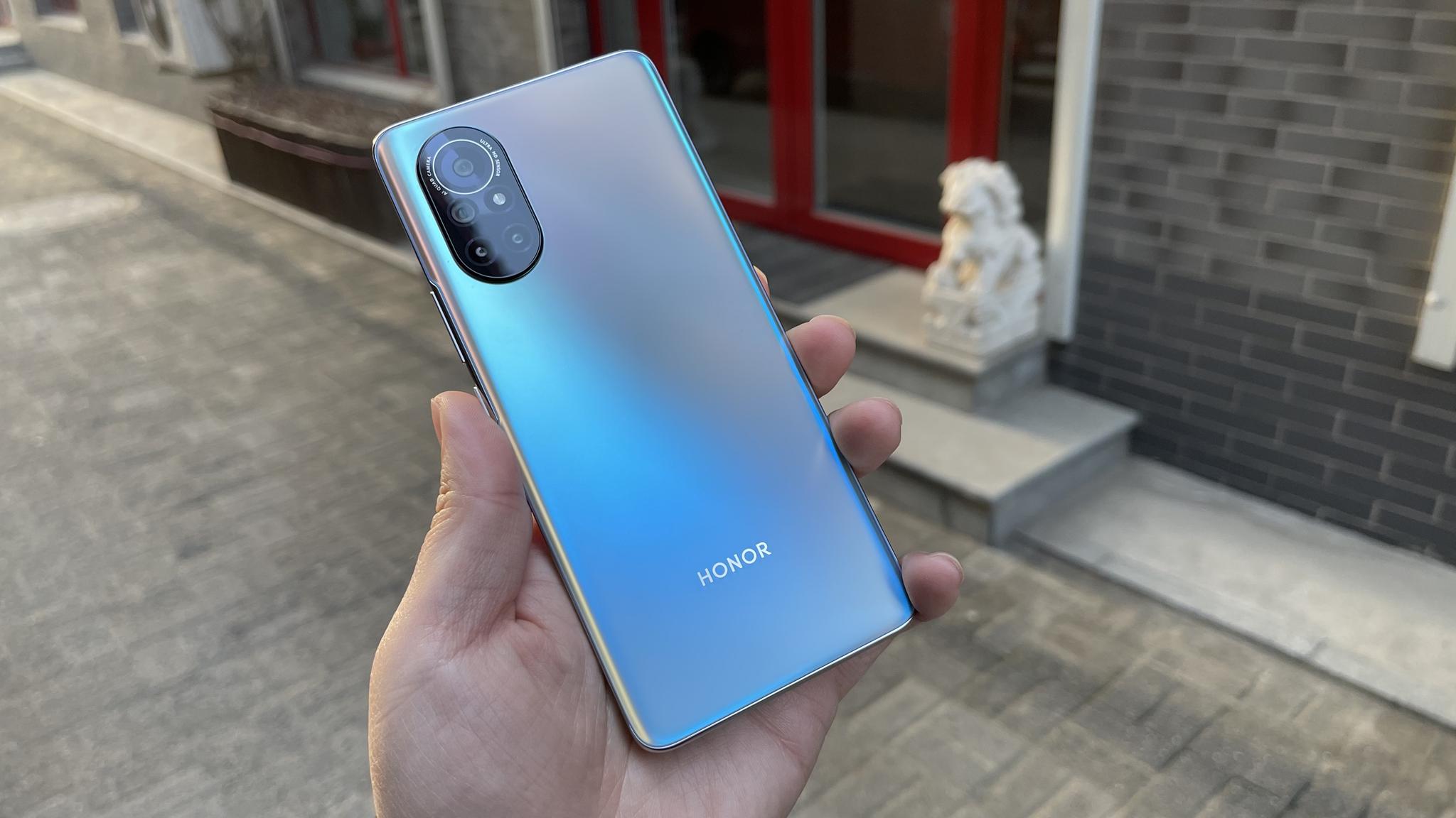 这款荣耀迄今最轻薄的5g手机荣耀v40轻奢版此次一共推出了幻夜黑,蓝水