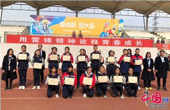 学以致用大胆创新成都龙泉驿向阳桥中学学子探索物理世界