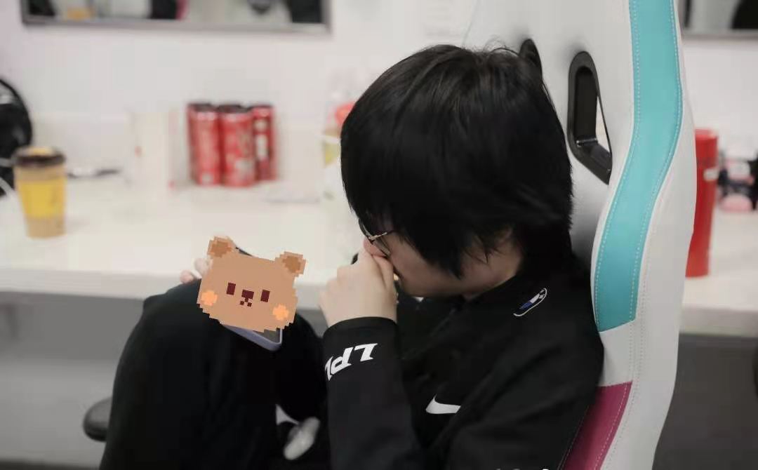 小天回应戴头盔看比赛不要怪doinb重点是比赛