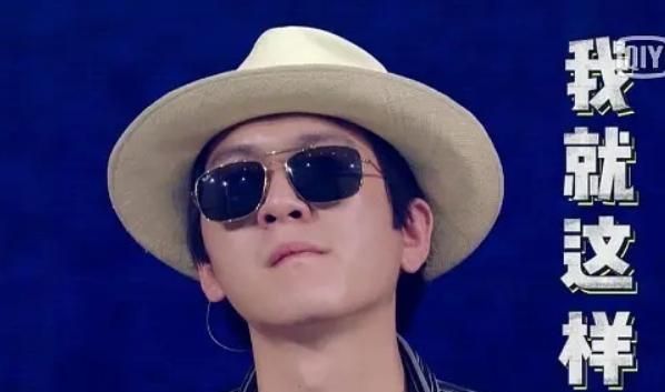 和盘尼西林主唱张哲轩十指紧扣,被喊话快跑!