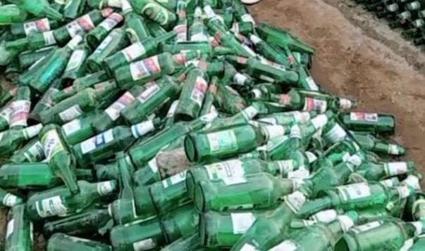 男子花钱买一堆酒瓶,老婆以为他傻了,之后对他敬佩万分