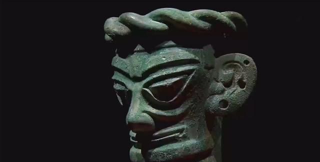 紧接着,云昊和盖奇不仅得到了"三星堆符文",而且也遇到了新伙伴天马.