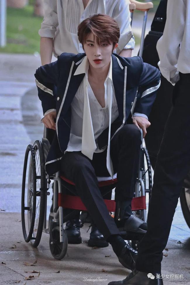 韩国轮椅帅哥图片