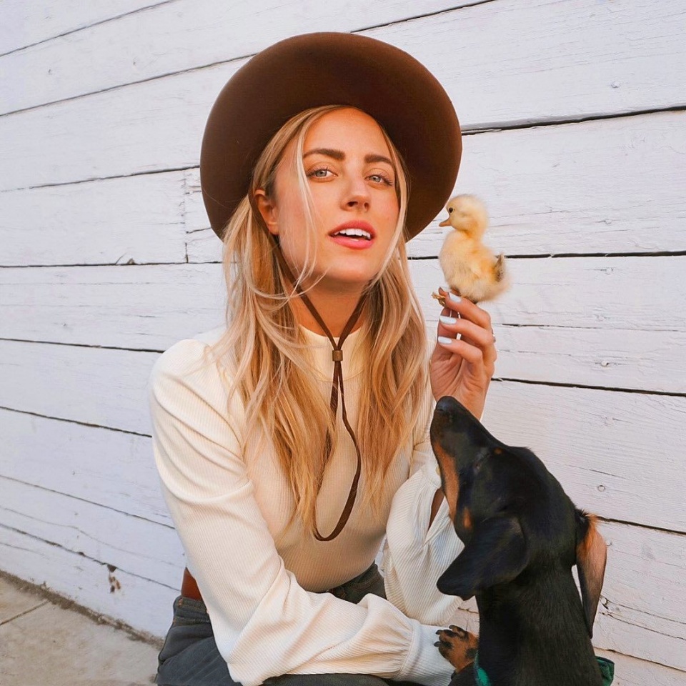 散发着正能量的气息,清新甜美的全糖微笑,实在是太治愈人心了