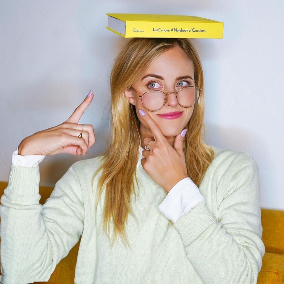 散发着正能量的气息,清新甜美的全糖微笑,实在是太治愈人心了