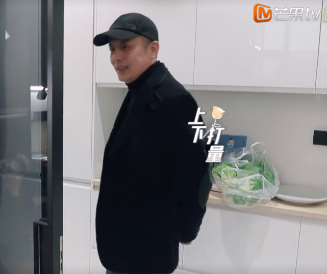 53岁崔伟别墅请2个保姆吃800元龙虾精英圈层让黄奕自卑