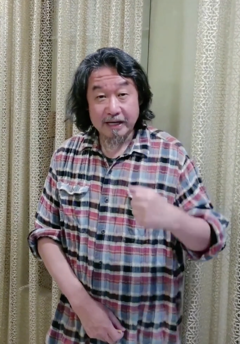 戏骨刘桦近况曝光一头散发显邋遢头发泛白走路佝偻显老态