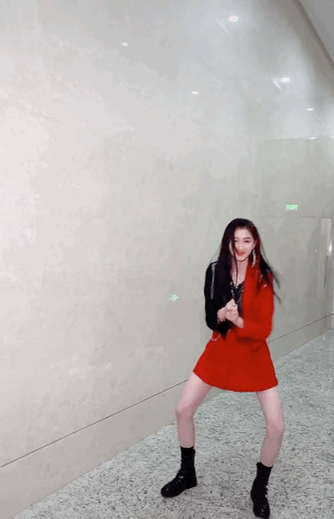 都在夸关晓彤的大长腿就没人觉得腿太细了这比例看起来很奇怪吗