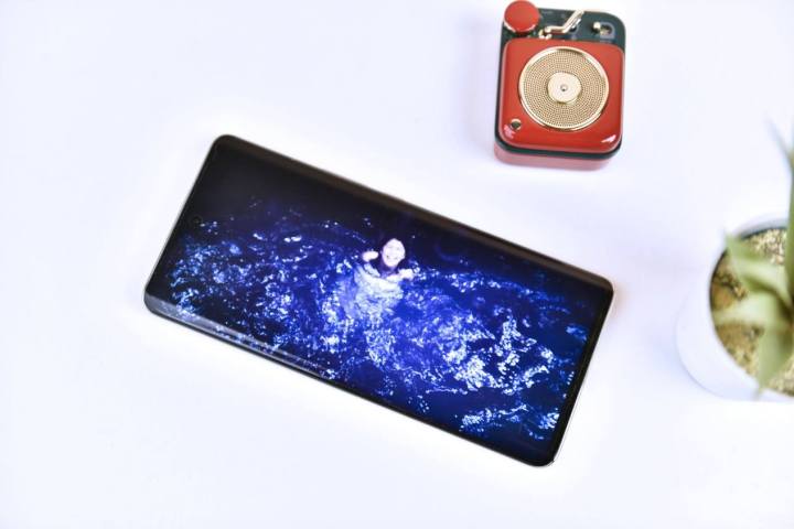 5G手机太沉?荣耀V40轻奢版让你忘却这一概念!