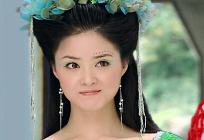 三仙女黄儿王晶饰演,王晶,1980年3月18日出生于中国新疆,现在已经是