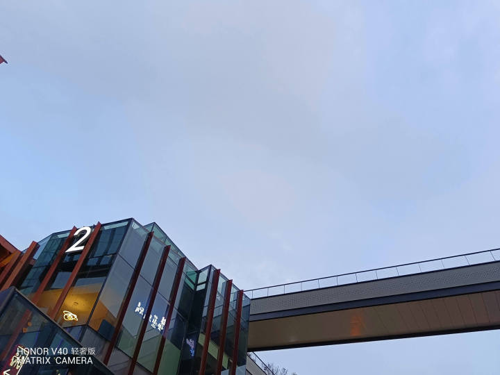 5G手机太沉?荣耀V40轻奢版让你忘却这一概念!