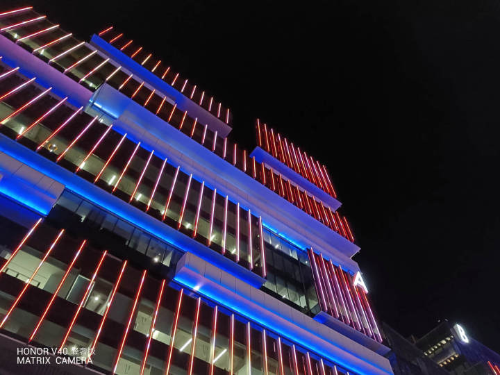 5G手机太沉?荣耀V40轻奢版让你忘却这一概念!