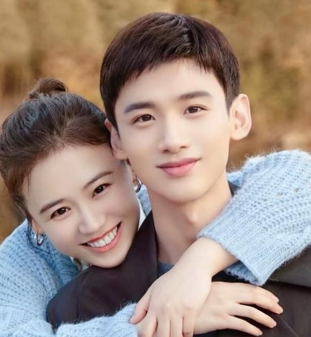 马思纯新恋情疑曝光,小4岁男友是盘尼西林乐队主唱小乐