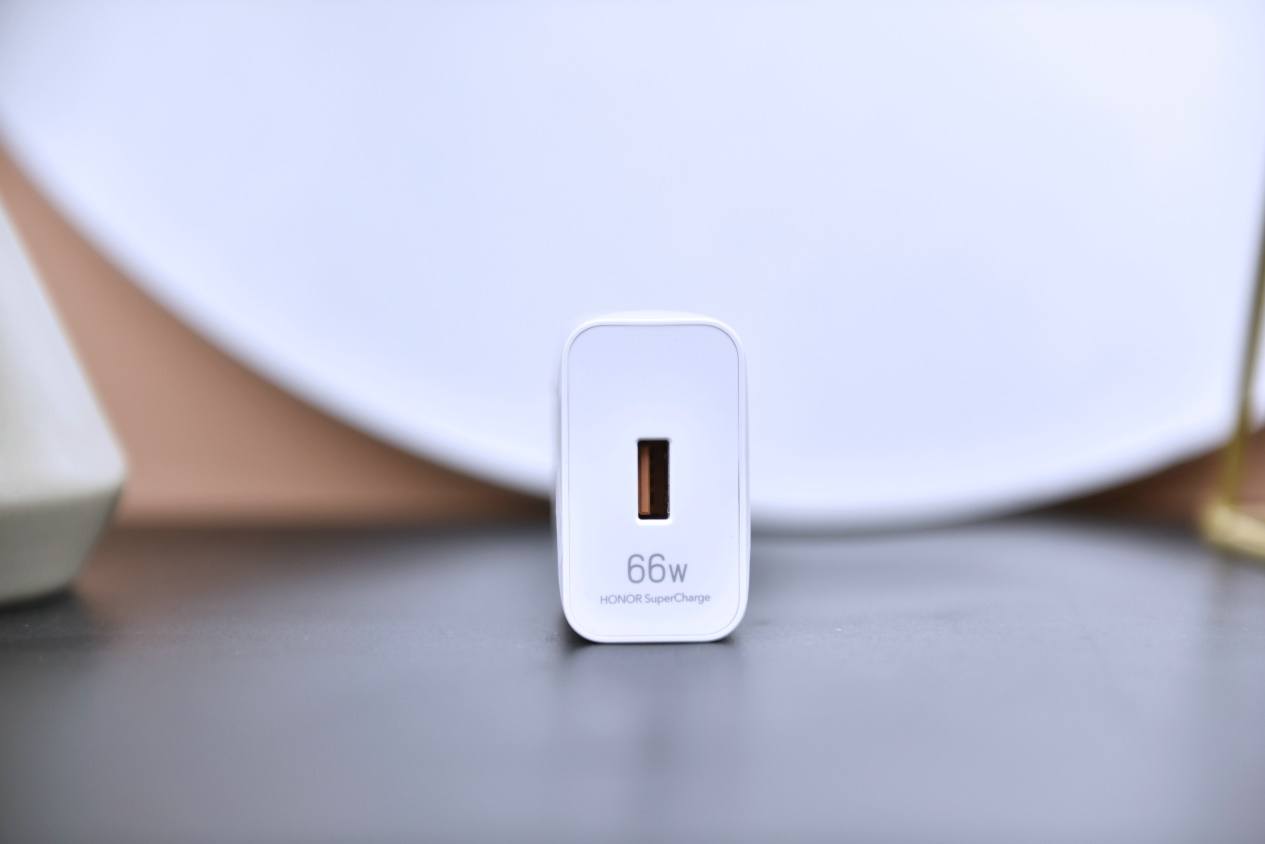 5G手机太沉?荣耀V40轻奢版让你忘却这一概念!