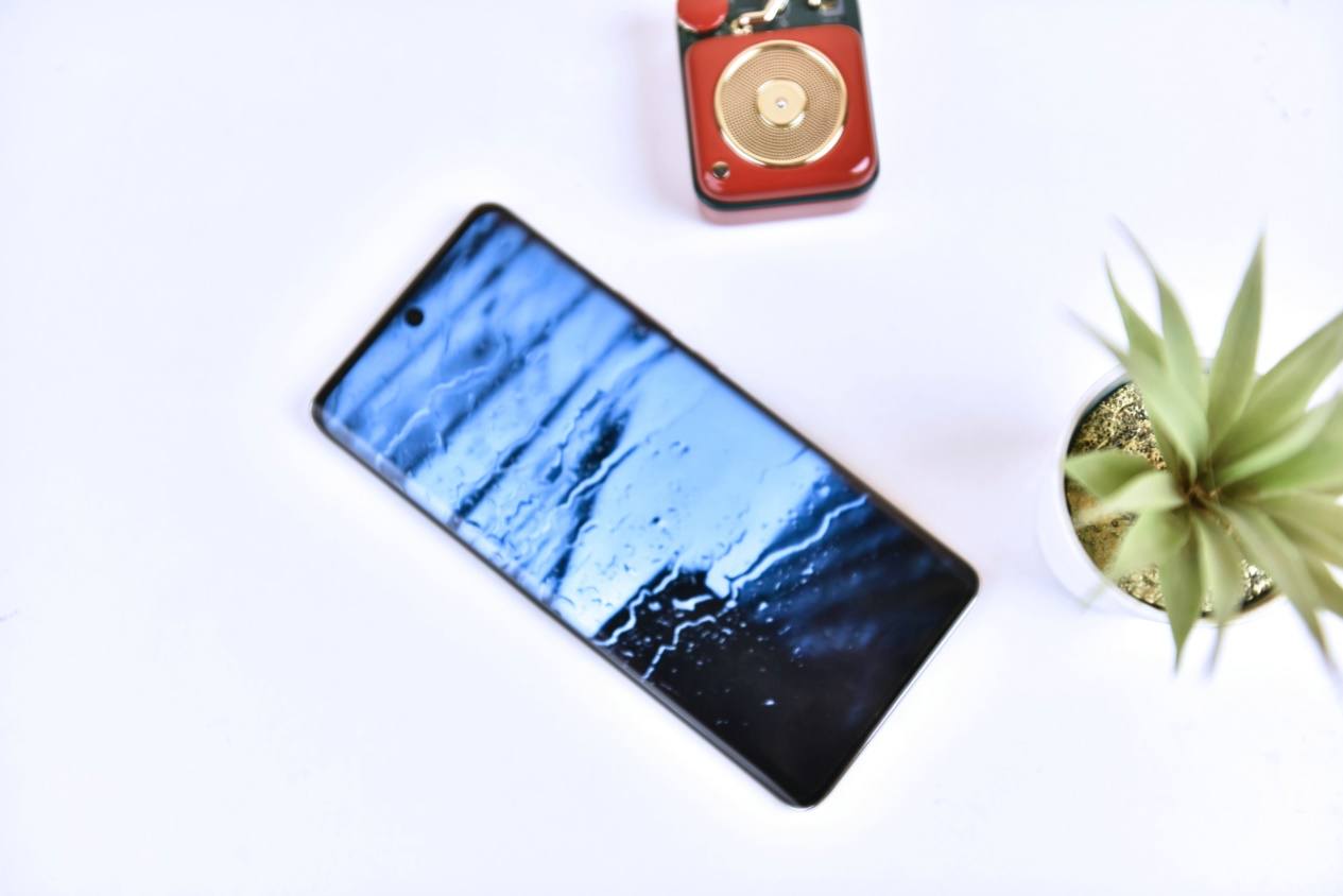 5G手机太沉?荣耀V40轻奢版让你忘却这一概念!