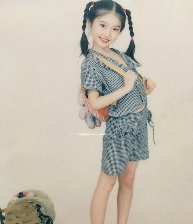 司藤小时候有多美眉眼如画灵气十足景甜果然从小美到大