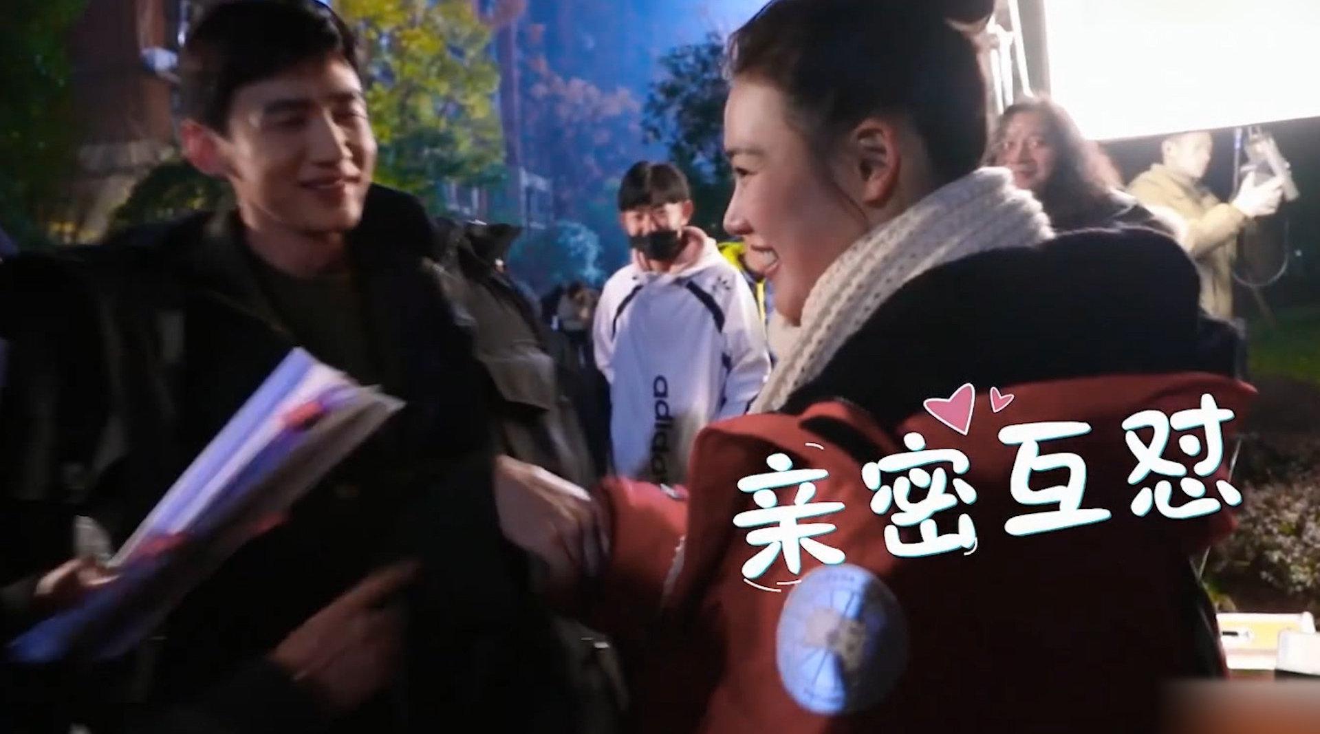 白敬亭马思纯片场方言battle,能说会道互不相让,亲密互怼太可爱