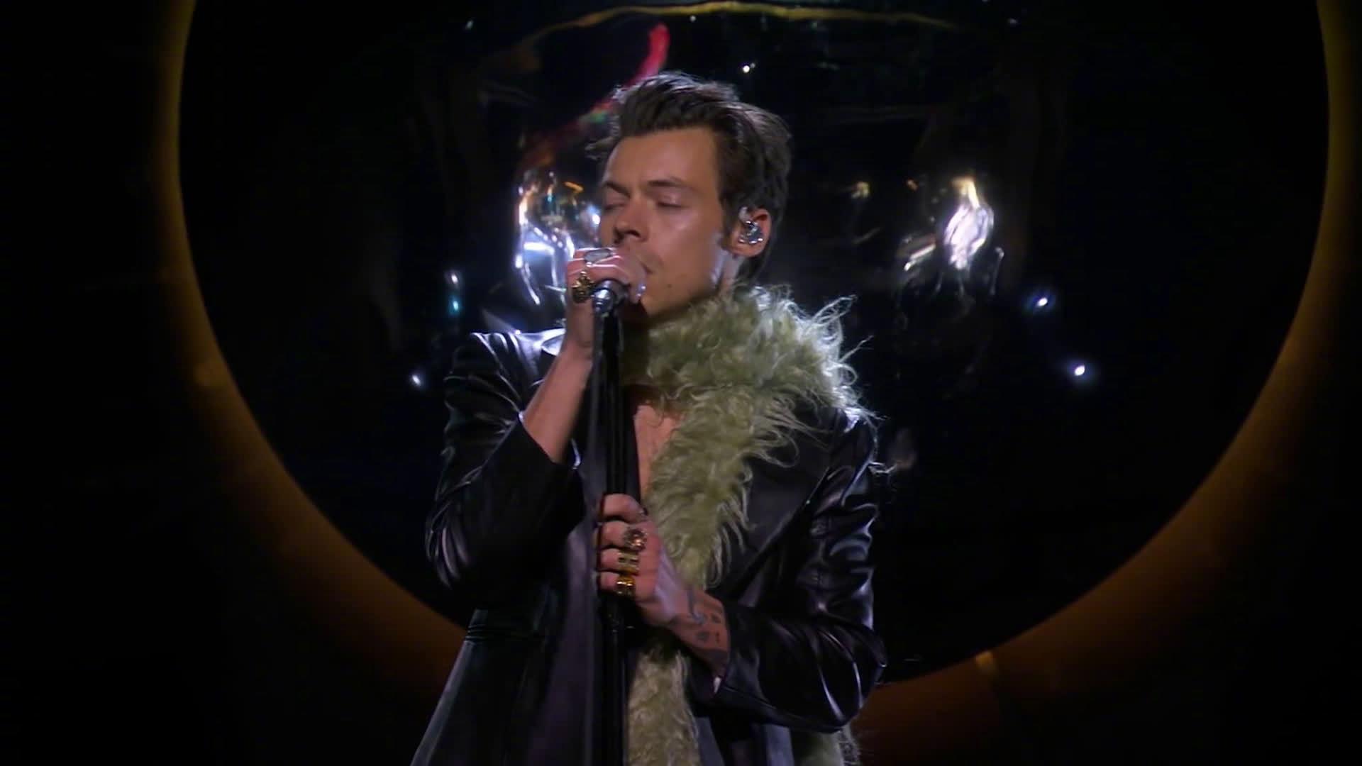 首拿格莱美奖的harry styles格莱美开场秀