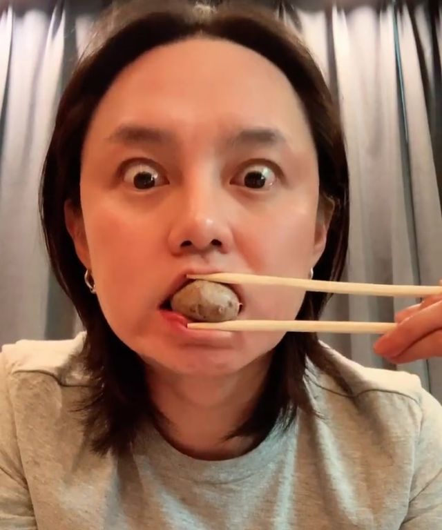 尹正直播吃减肥餐,看到他的减脂食谱后,网友喊话:商老板,加油