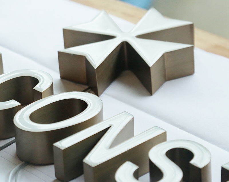 3,适于各类小字及精工标识:树脂字和港式工艺金属字结合,可制作各类