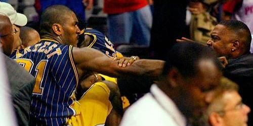 04年NBA阿泰斯特奥本山宫殿打架事件是怎么回事 始末详情结果原因全过程介绍