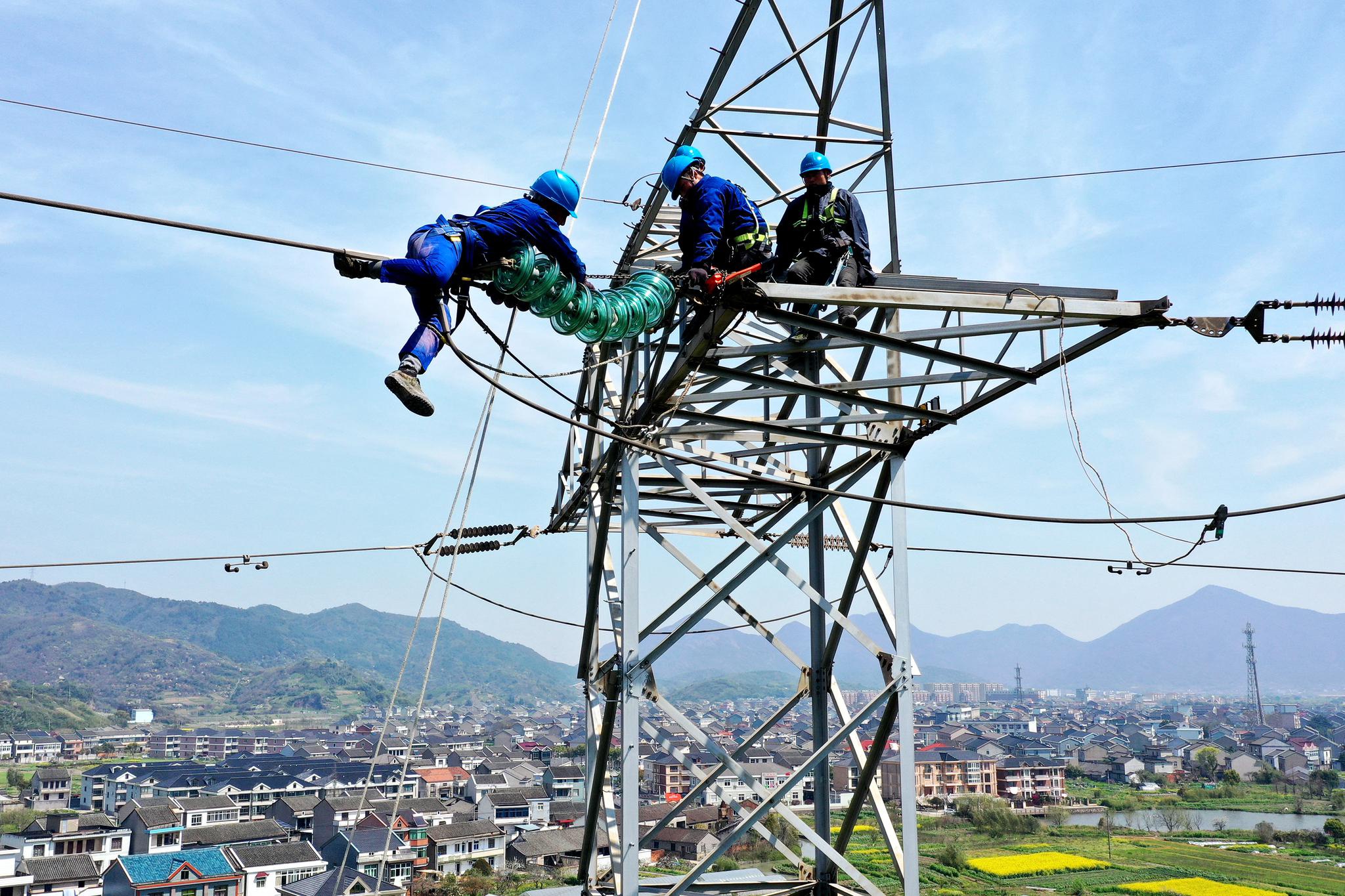 守护万家灯火 舟山电力进行线路综合检修