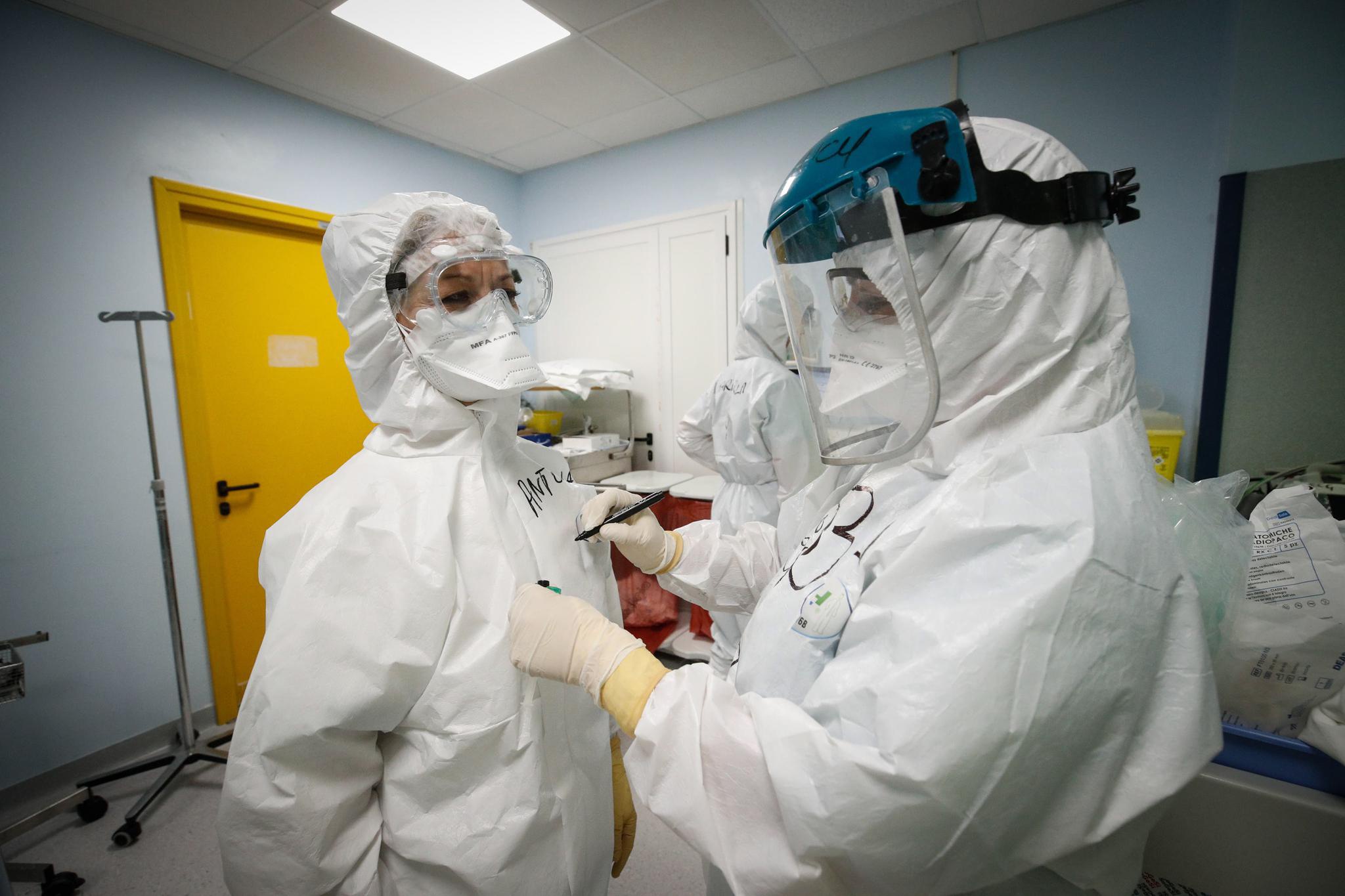 意大利:重症病房中的医务工作者