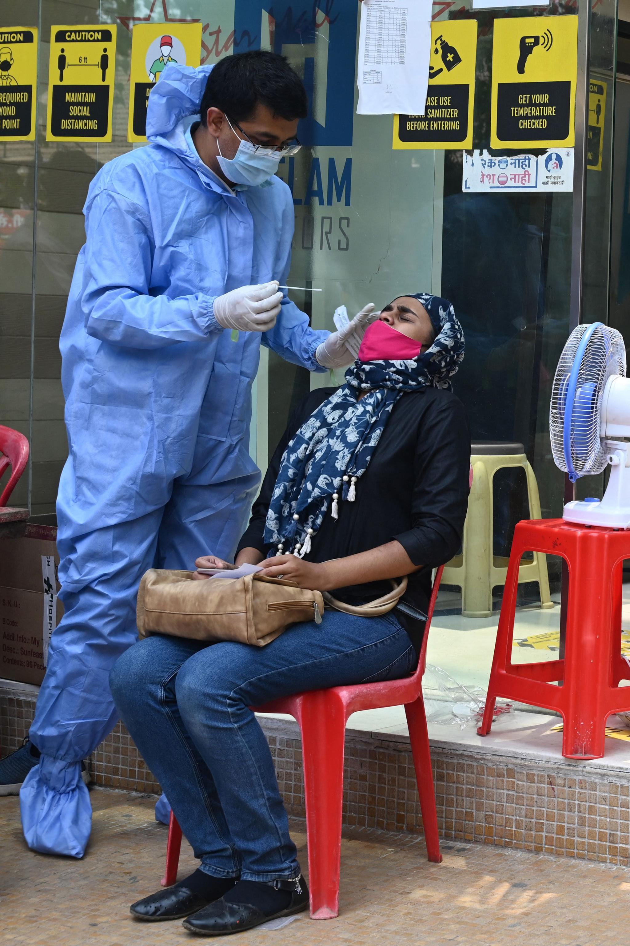 印度新增新冠确诊病例40715例