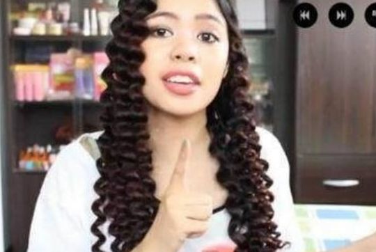 女子将头发用吸管缠住睡觉，第二天起来整个人高兴坏了！休闲区蓝鸢梦想 - Www.slyday.coM