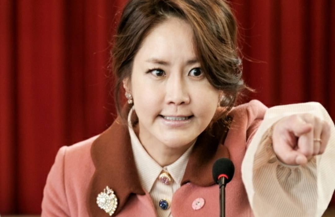 如果非要在《顶楼》中找出最真实的角色的话,那么一定非姜玛丽莫属了.