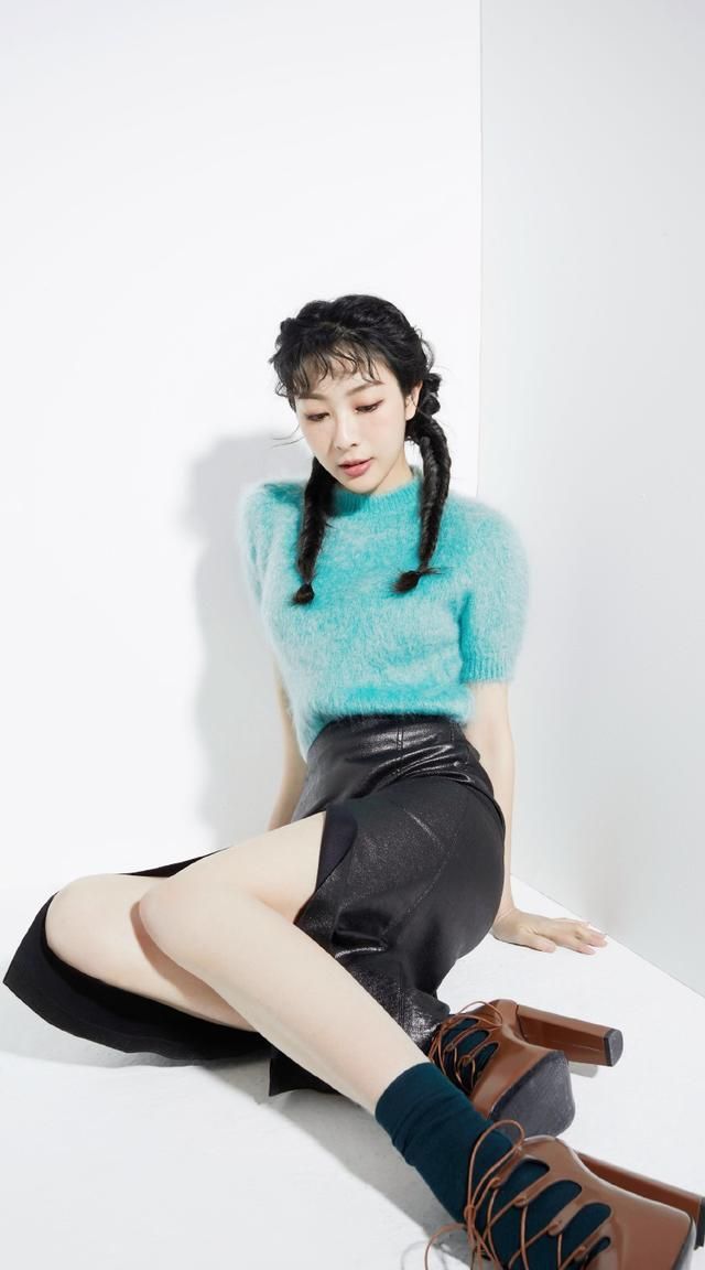 明星壁纸钟祺追求真实纯粹禾苗青纯韵小女初长成