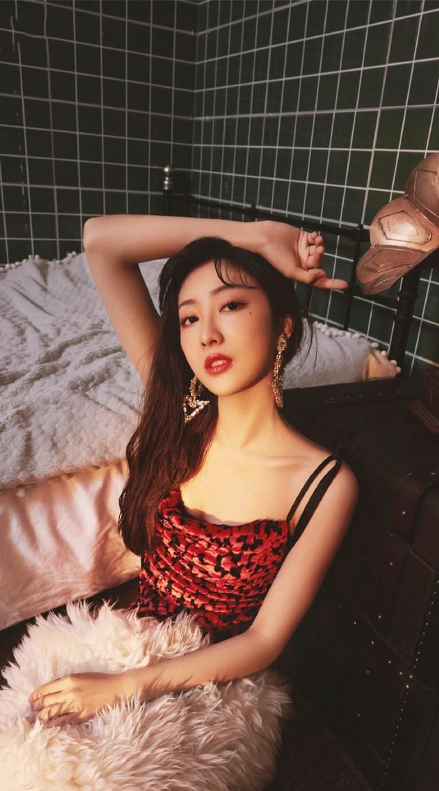 明星壁纸钟祺追求真实纯粹禾苗青纯韵小女初长成