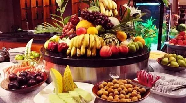 吃自助餐时4种水果别放过宁愿少吃些肉也要多吃