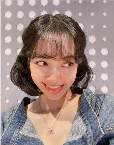 被誉为"人间芭比"lisa又换发型了,这次的发型却让网友都意外