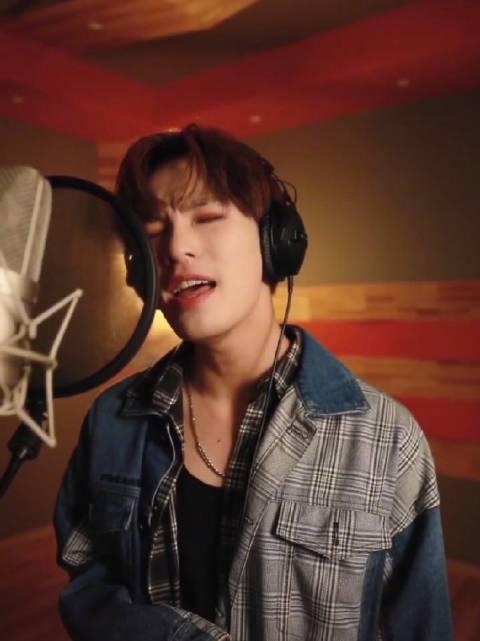 姚明明与女生亲吻直拍 吻技不错嗷