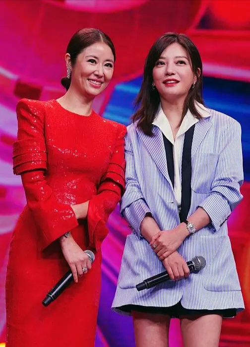 林心如不能不服老和赵薇同框暴露老态看着就是中年妇女