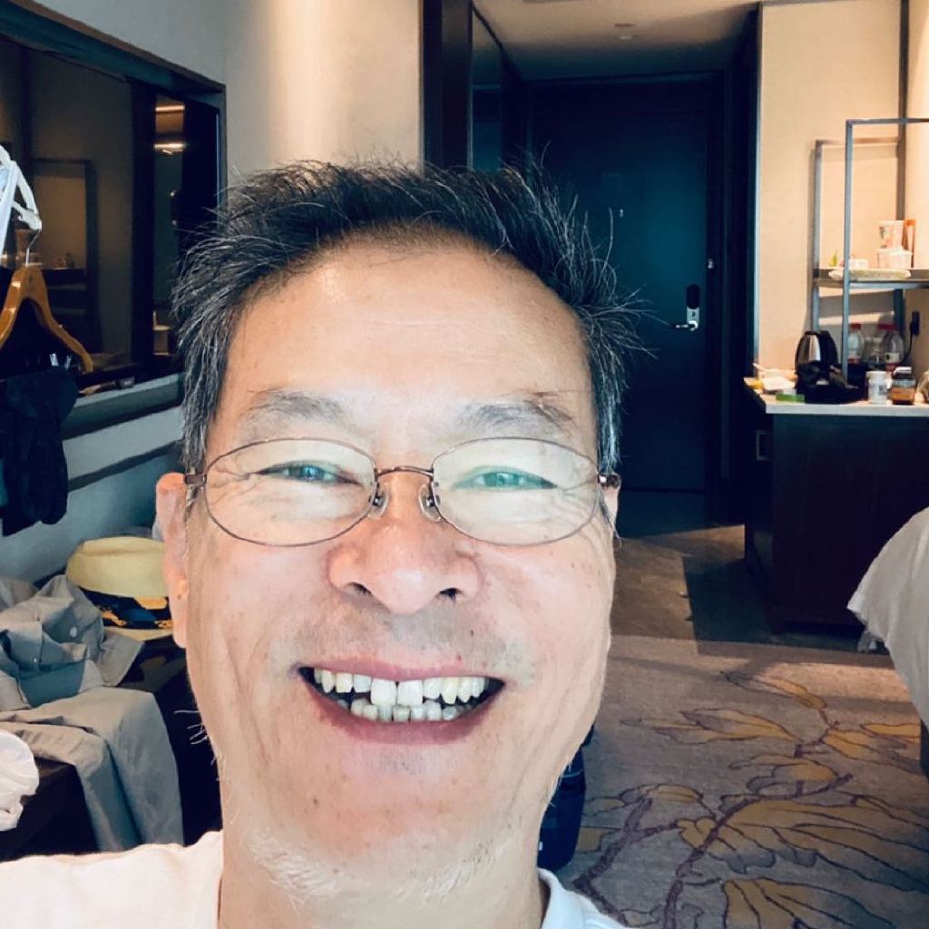 导演陈国星抱怨飞机没咖啡被批评生活太娇贵有两臭钱了不起