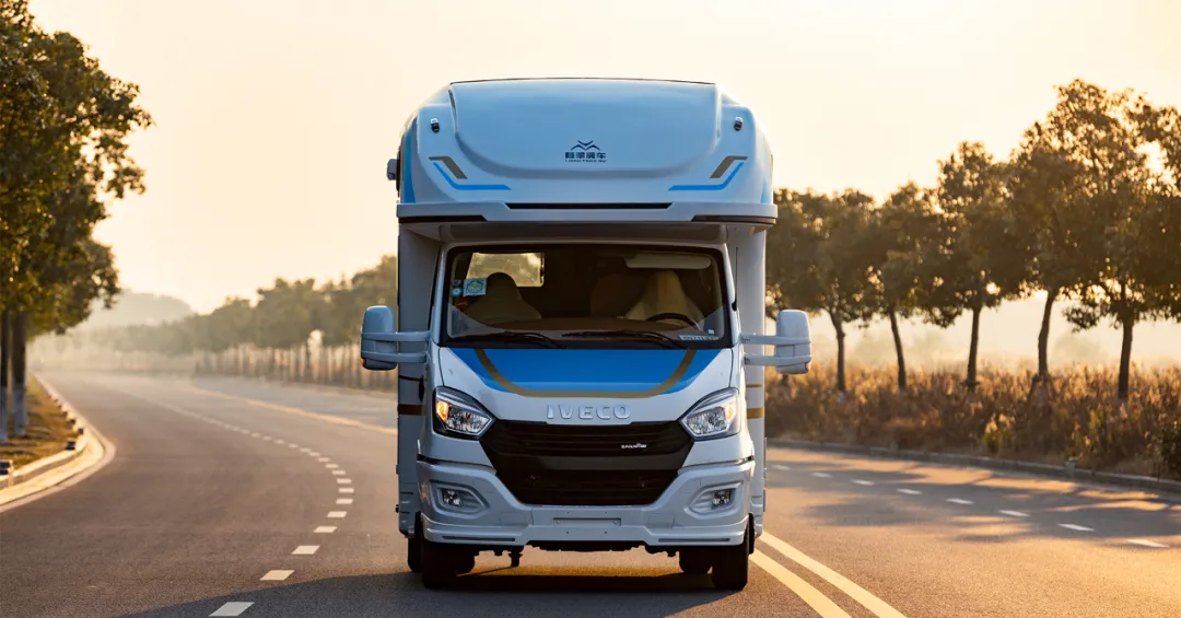 4.16 武汉房车展:隆翠房车 哆啡c615玩家版 高端玩家的硬核选择