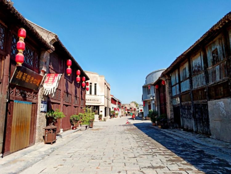 河南一座千年古镇,依古运河而建,如今却以烧鸡闻名